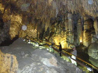 2004-04-01-Nerja_caves.jpg