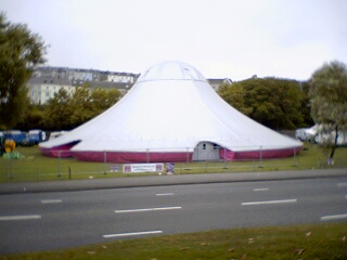 2004-08-05-Aliens_in_Swansea.JPG